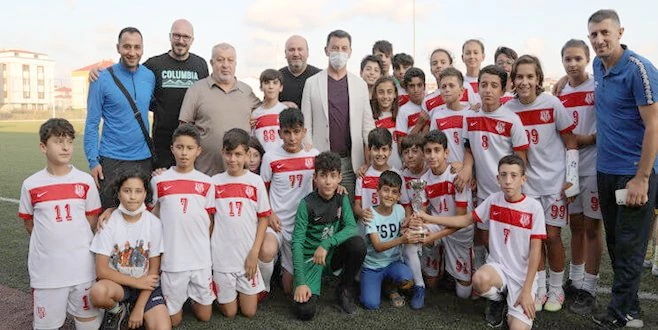 U-14 YAZ FUTBOL TURNUVASININ KAZANANI KAPAKLI SİTESPOR OLDU