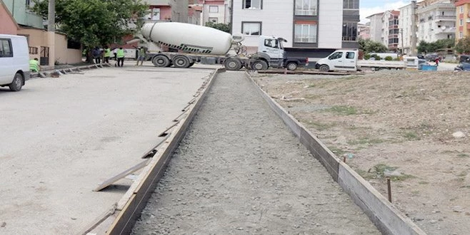 ÇERKEZKÖY`DE 450 METREKARE BETON KALDIRIM YAPILDI