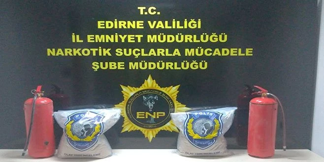 YANGIN SÖNDÜRME TÜPLERİNDEN 20 KG EROİN ÇIKTI