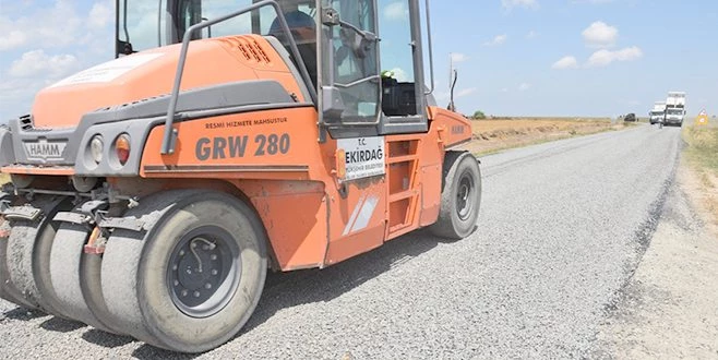 BÜYÜKŞEHİR BELEDİYESİ YOL YAPIM VE ONARIM ÇALIŞMALARINA DEVAM EDİYOR