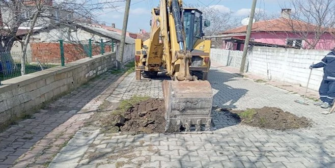 ERGENE?DE BOZULAN YOLLAR YENİLENİYOR