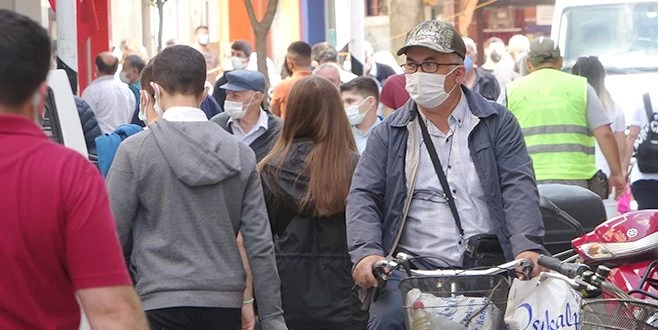 KAPANMA SONRASI CADDE VE SOKAKLARDA YOĞUNLUK BAŞLADI