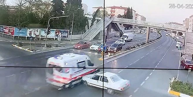 AMBULANSLA OTOMOBİLİN KAZA ANI KAMERALARDA