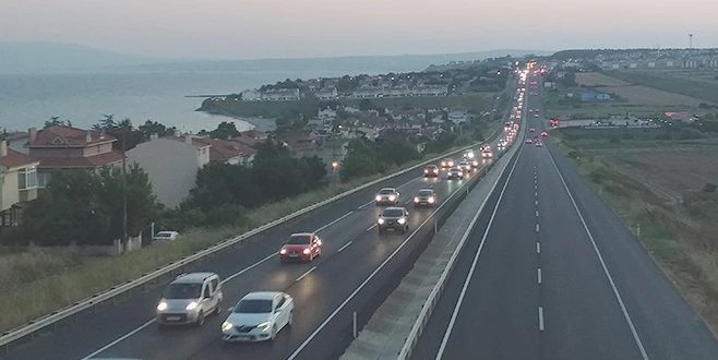 İSTANBUL?A DÖNÜŞ YOLUNDA YOĞUNLUK