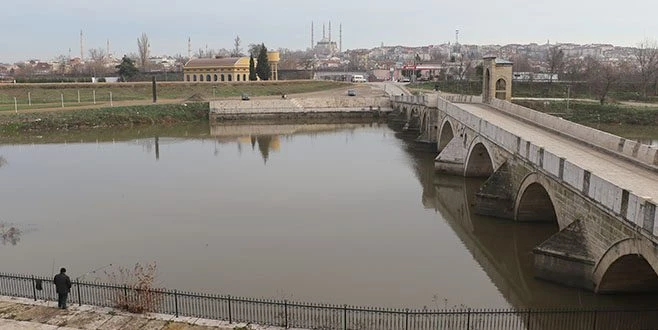 NEHİRLERDE KUM ADACIKLARI ORTADAN KALKTI, NEHİR DEBİLERİ ARTTI