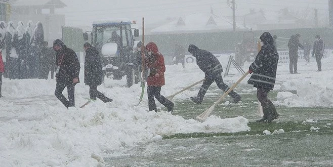 TEKİRDAĞ`DA FUTBOLA KAR ENGELİ