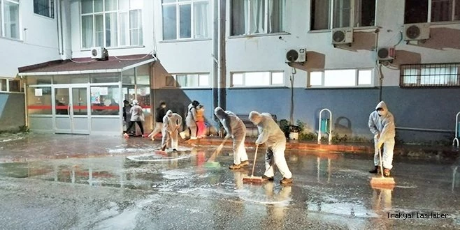 HASTANELER VE KIRSAL MAHALLELERDE DEZENFEKTE ÇALIŞMALARI SÜRÜYOR