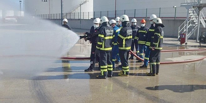 BÜYÜKŞEHİR BELEDİYESİ YANGIN SÖNDÜRME EĞİTİMLERİNE DEVAM EDİYOR