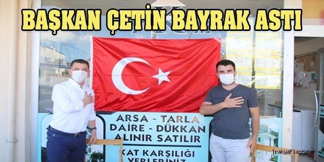 KAPAKLI BELEDİYESİ ESNAFA  BAYRAK DAĞITTI