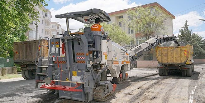 BÜYÜKŞEHİR BELEDİYESİ ÇORLU?DA YOL YAPIM ÇALIŞMALARINA DEVAM EDİYOR