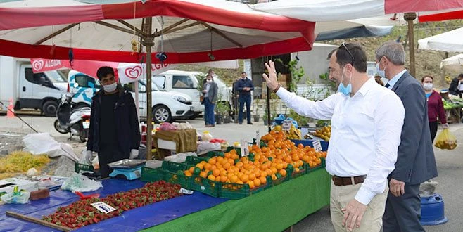 BAŞKAN CÜNEYT YÜKSEL PAZAR ESNAINI ZİYARET ETTİ