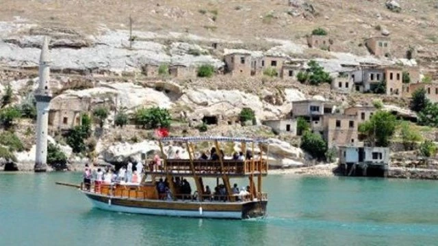 Şanlıurfa`nın `Sakin Şehri` Halfeti`de Turizm Patlaması Yaşanıyor