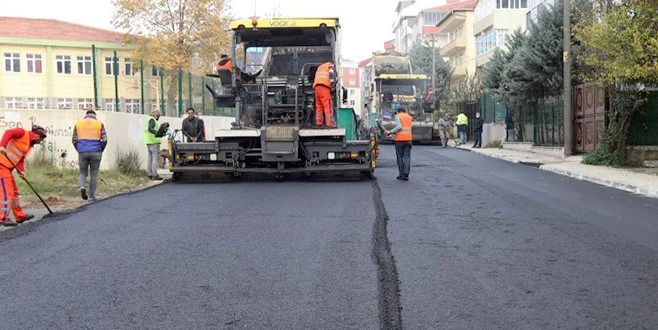 ÇERKEZKÖY BELEDİYESİ HAFTA SONUNDA DA ASFALT DÖKTÜ