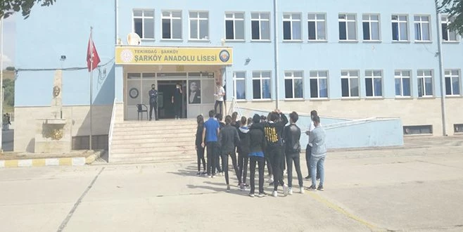 ŞARKÖY`DE 4 ÖĞRETMEN VE 145 ÖĞRENCİ KARANTİNAYA ALINDI