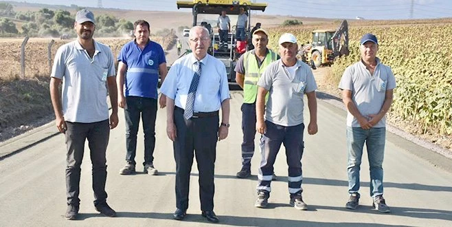 BAŞKAN ALBAYRAK YAKUPLU MAHALLESİNDE DEVAM EDEN YOL ÇALIŞMASINI İNCELEDİ