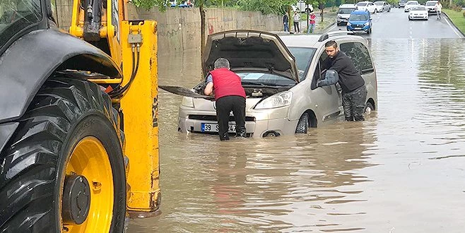 TRAKYA?YA KUVVETLİ FIRTINA VE YAĞIŞ UYARISI