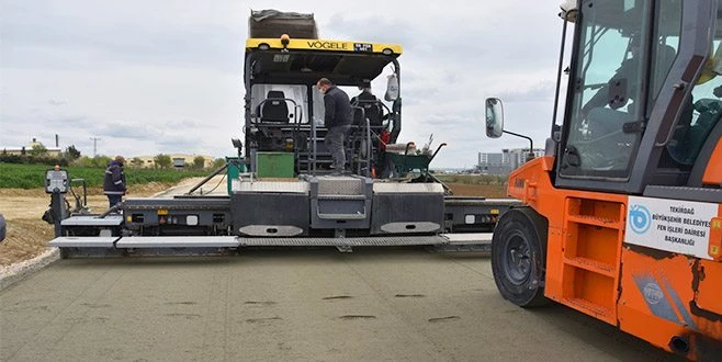 ÇERKEZKÖY BELEDİYESİ`NDEN VELİKÖY`DE BETON YOL ÇALIŞMASI